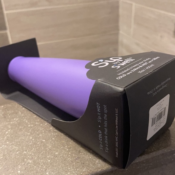 Gift ready Water Bottle for Hydration - NWT Gift Quality Purple Swell💦 - Picture 4 of 10